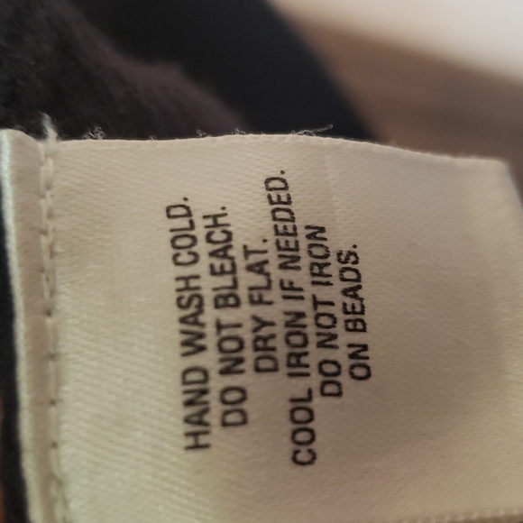 Black Apostrophe XL beautiful Sleeveless  sweater top w/ruffle accent - Picture 4 of 14